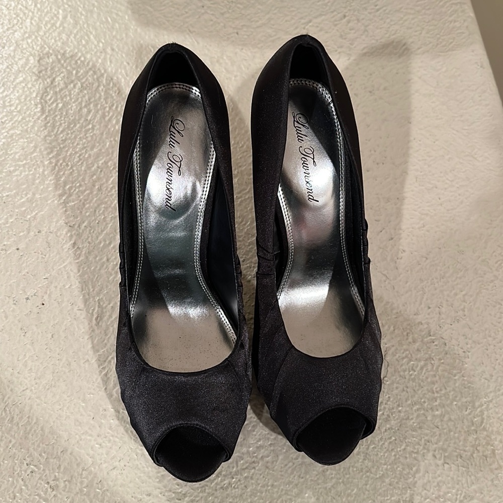 Women’s black satin peep toe pumps